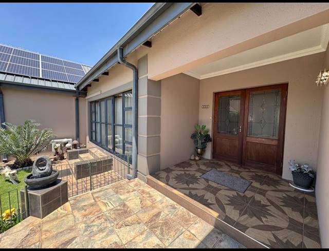 3 BEDROOM HOUSE FOR SALE IN MIDSTREAM ESTATE